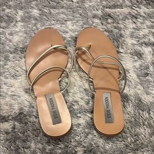 Steve Madden Tan and Silver Sandals Elegant Slip-On Design